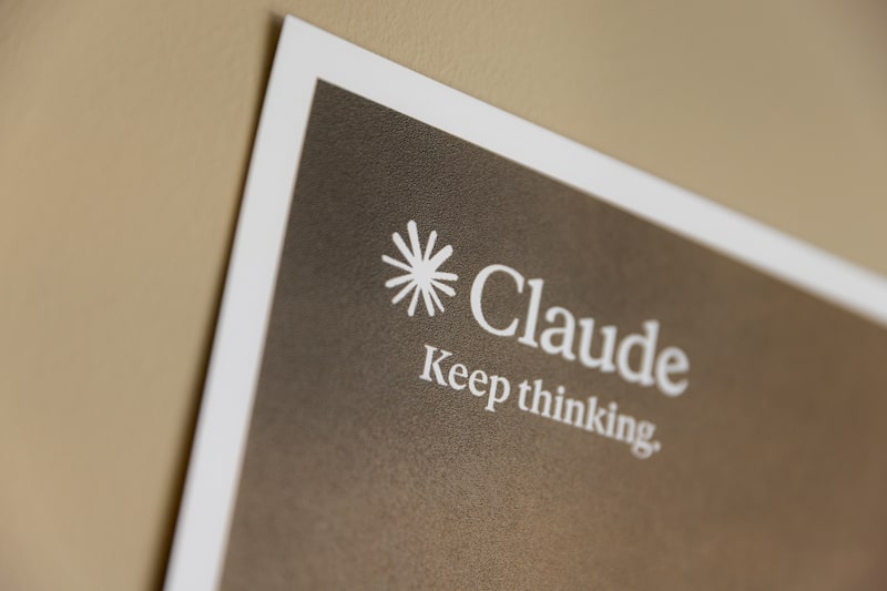Un logotipo de Claude en un póster. Fotógrafo: Jason Henry/Bloomberg. Un logotipo de Claude en un póster. Fotógrafo: Jason Henry/Bloomberg.