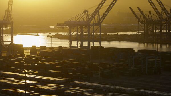 EE.UU. da el primer paso hacia la revisión de aranceles a China en cuatro años EE.UU. da el primer paso hacia la revisión de aranceles a China en cuatro años