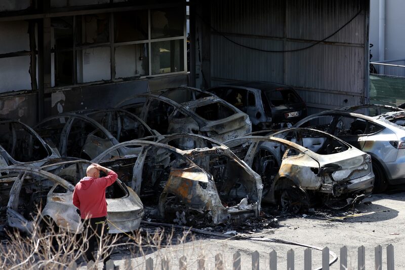 Tesla ha sido blanco de protestas en los últimos meses, alimentadas por el enfado ante el papel de Musk como asesor de Donald Trump.  Tesla ha sido blanco de protestas en los últimos meses, alimentadas por el enfado ante el papel de Musk como asesor de Donald Trump.