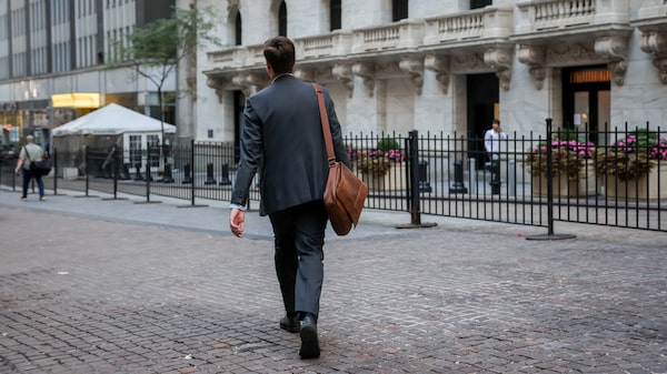 Bonos del Tesoro de EE.UU. alcanzan máximos de 2002 por alza del petróleo y ola de ventas Bonos del Tesoro de EE.UU. alcanzan máximos de 2002 por alza del petróleo y ola de ventas
