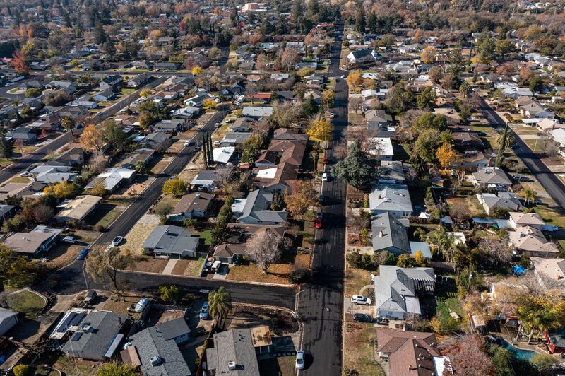 Los bajísimos costos de los préstamos, junto con el aumento de la demanda durante la pandemia, hicieron que los precios de la vivienda se dispararan. Los bajísimos costos de los préstamos, junto con el aumento de la demanda durante la pandemia, hicieron que los precios de la vivienda se dispararan.