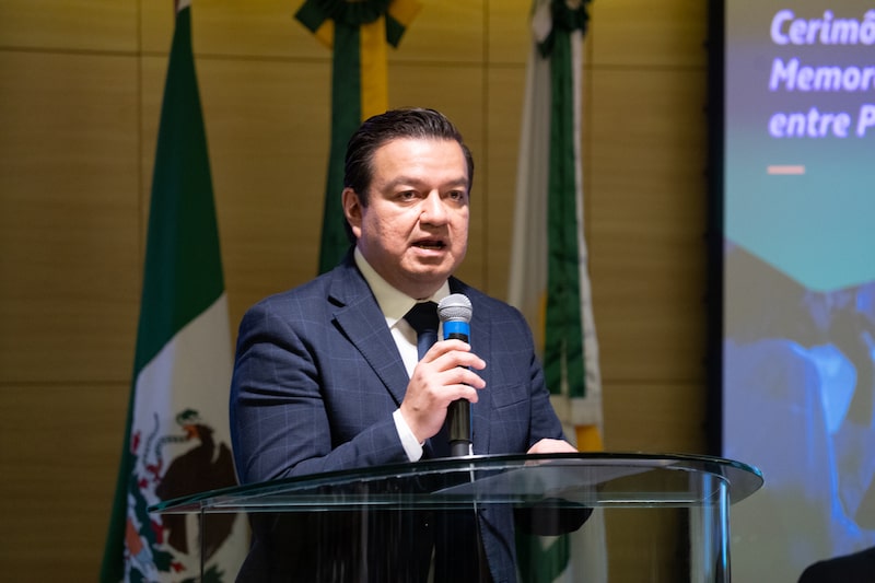 A presidente da Petrobras, Magda Chambriard, e o diretor geral da Pemex, Juan Carlos Carpio Fragoso, na cerimônia de assinatura A presidente da Petrobras, Magda Chambriard, e o diretor geral da Pemex, Juan Carlos Carpio Fragoso, na cerimônia de assinatura
