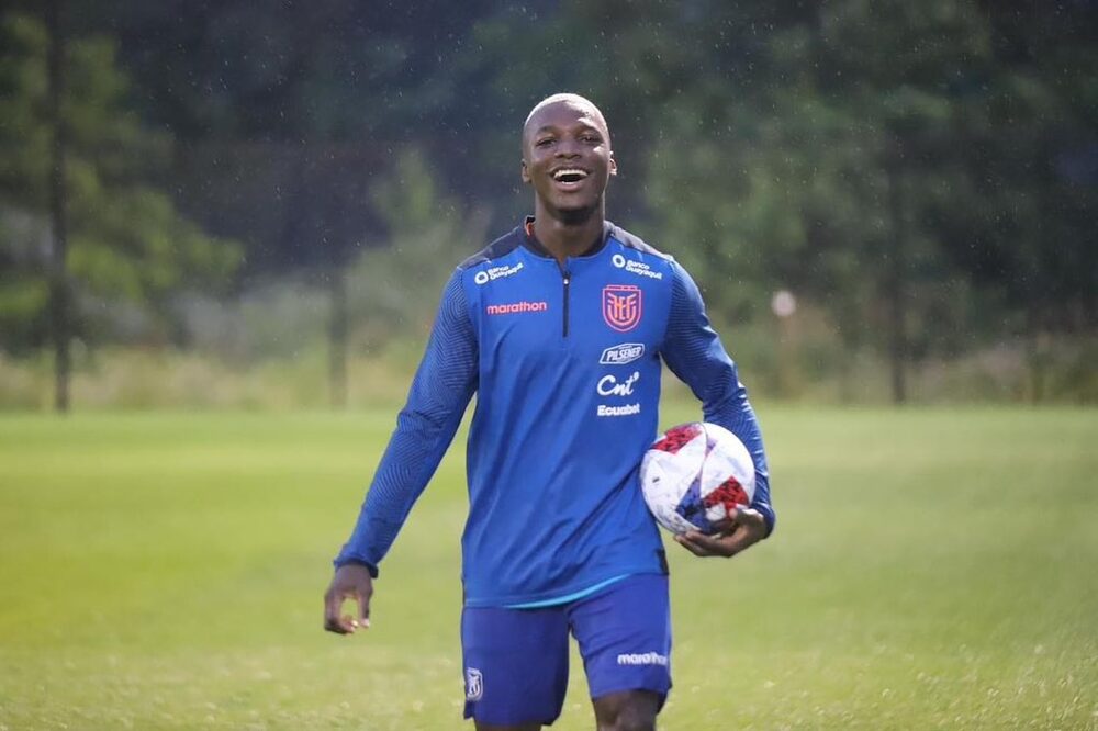 Moisés Caicedo, el futbolista ecuatoriano más joven en anotar gol en un Mundial. Moisés Caicedo, el futbolista ecuatoriano más joven en anotar gol en un Mundial.