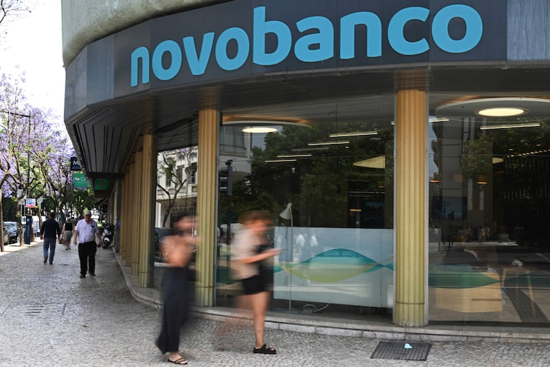 O acordo com o Novo Banco se somará aos US$ 27 bilhões em aquisições anunciadas no setor bancário este ano, de acordo com dados compilados pela Bloomberg. O acordo com o Novo Banco se somará aos US$ 27 bilhões em aquisições anunciadas no setor bancário este ano, de acordo com dados compilados pela Bloomberg.