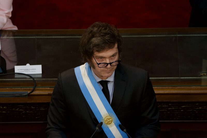 Javier Milei criticó que los senadores se hayan aumentado sus salarios. Javier Milei criticó que los senadores se hayan aumentado sus salarios.