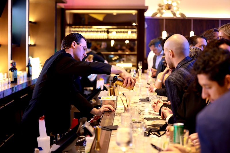 Governos suspenderam medidas restritivas, mas não é hora de relaxar nos cuidados Governos suspenderam medidas restritivas, mas não é hora de relaxar nos cuidados