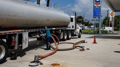 La gasolina en Estados Unidos baja de los US$4 por galón por primera vez desde marzo La gasolina en Estados Unidos baja de los US$4 por galón por primera vez desde marzo