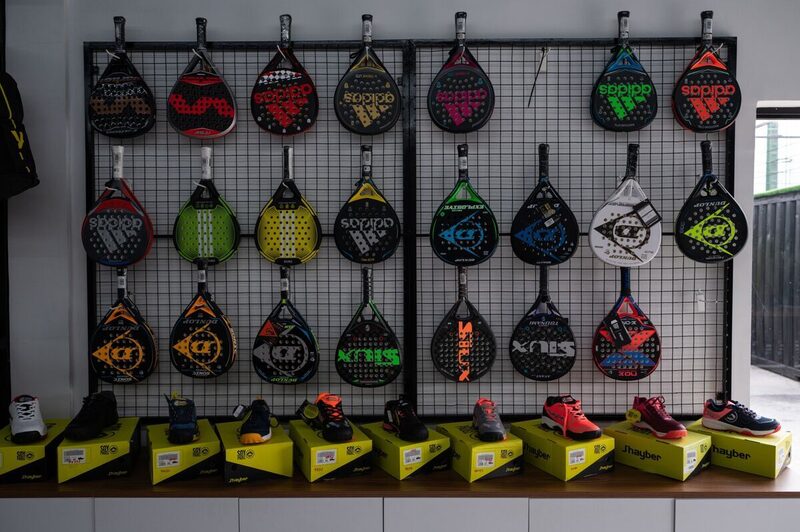 La asistencia a torneos de pádel se ha duplicado desde principios de año, con 4.000 competidores en las principales categorías de todo el país. La asistencia a torneos de pádel se ha duplicado desde principios de año, con 4.000 competidores en las principales categorías de todo el país.