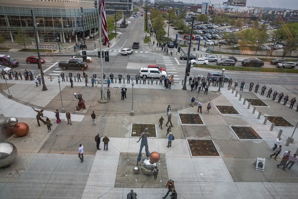 Manifestación de la Asociación de Pilotos de Aviones Compartidos de NetJets (NJASAP) frente al Centro de Salud CHI antes de la reunión anual de accionistas de Berkshire Hathaway en Omaha, Nebraska, EE.UU., el sábado 6 de mayo de 2023. Warren Buffett, cuya visión económica es muy apreciada por los profundos vínculos de Berkshire Hathaway con la economía estadounidense, hizo una sombría predicción para sus propias empresas: los buenos tiempos pueden haber terminado. Fotógrafo: David Williams/Bloomberg Manifestación de la Asociación de Pilotos de Aviones Compartidos de NetJets (NJASAP) frente al Centro de Salud CHI antes de la reunión anual de accionistas de Berkshire Hathaway en Omaha, Nebraska, EE.UU., el sábado 6 de mayo de 2023. Warren Buffett, cuya visión económica es muy apreciada por los profundos vínculos de Berkshire Hathaway con la economía estadounidense, hizo una sombría predicción para sus propias empresas: los buenos tiempos pueden haber terminado. Fotógrafo: David Williams/Bloomberg