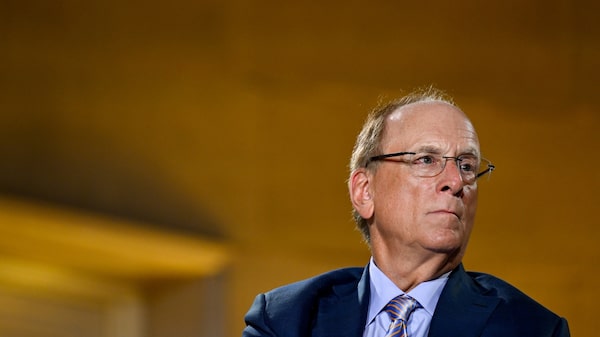 Larry Fink defende investimentos para conter concentração de riqueza com IA Larry Fink defende investimentos para conter concentração de riqueza com IA