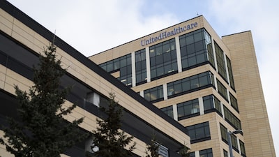 Acciones de UnitedHealth se disparan tras inversiones de Warren Buffett y David Tepper Acciones de UnitedHealth se disparan tras inversiones de Warren Buffett y David Tepper