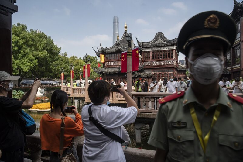China registrou 1.878 casos no domingo, o maior número desde 20 de agosto China registrou 1.878 casos no domingo, o maior número desde 20 de agosto