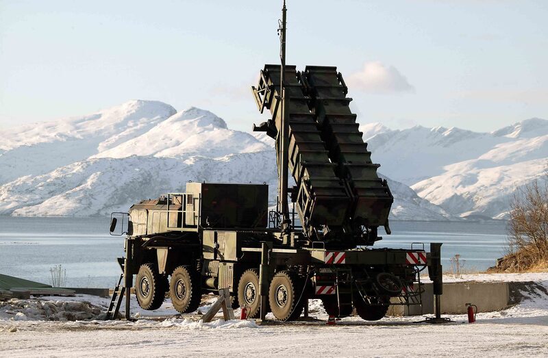 Un sistema de defensa antimisiles Patriot MIN-104 de Raytheon Un sistema de defensa antimisiles Patriot MIN-104 de Raytheon