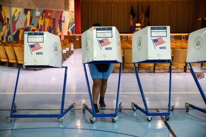 Un votante llena una papeleta en Nueva York. Un votante llena una papeleta en Nueva York.