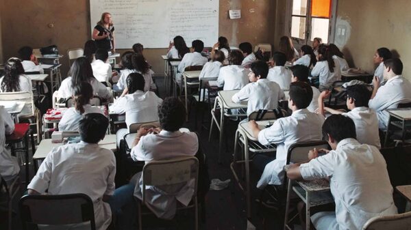 ¿Cuántas personas terminan sus estudios secundarios en cada país de Latinoamérica? ¿Cuántas personas terminan sus estudios secundarios en cada país de Latinoamérica?