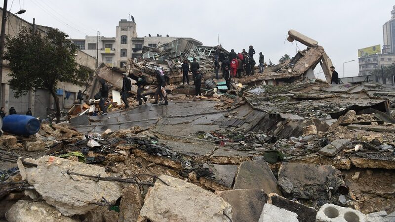 Las operaciones de rescate continúan en Turquía y Siria.Fuente: Bloomberg Las operaciones de rescate continúan en Turquía y Siria.Fuente: Bloomberg