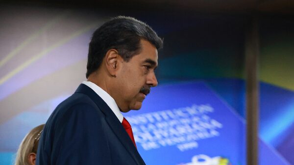 Elecciones regionales en Venezuela: Maduro arrasa en medio de una baja participación Elecciones regionales en Venezuela: Maduro arrasa en medio de una baja participación