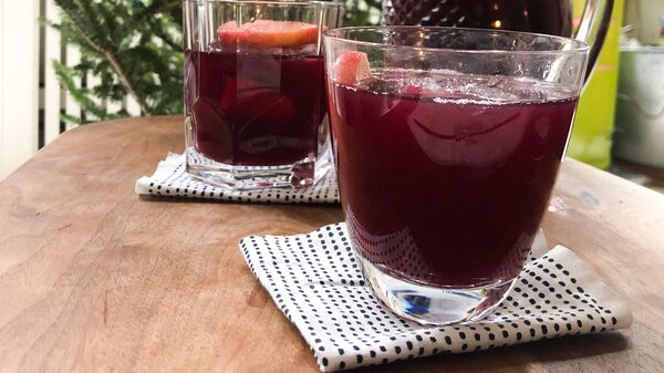 La mejor bartender del mundo sabe cómo hacer la bebida perfecta para las fiestas La mejor bartender del mundo sabe cómo hacer la bebida perfecta para las fiestas