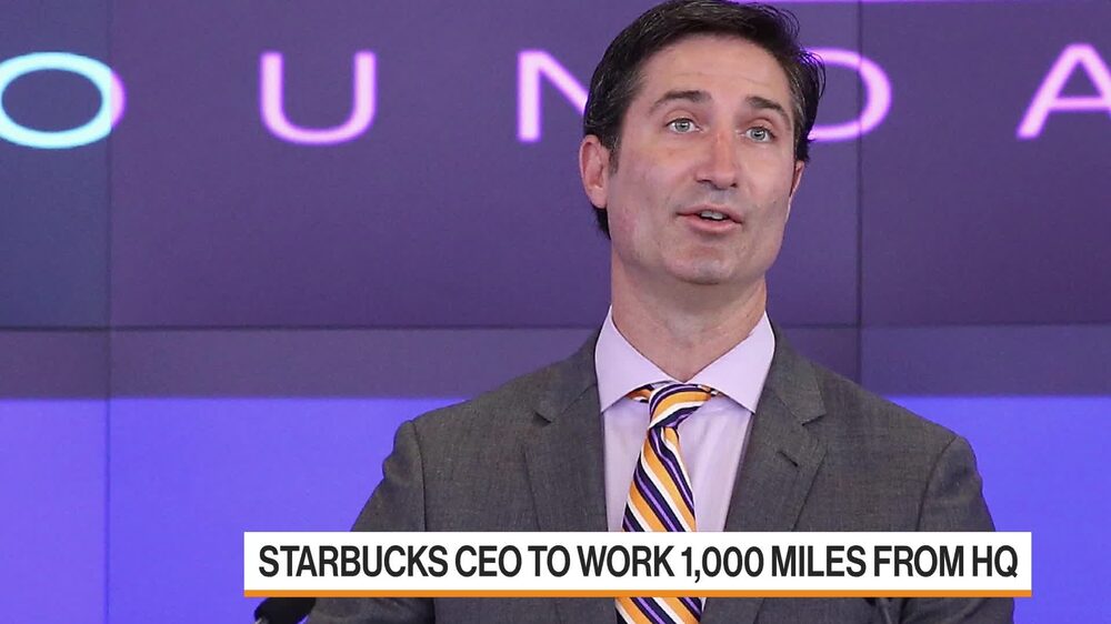 El nuevo CEO de Starbucks trabajará a distancia desde California. El nuevo CEO de Starbucks trabajará a distancia desde California.