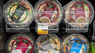 Alface na mira: Taylor Farms atrasou resposta a surto de parasita, mostra investigação Alface na mira: Taylor Farms atrasou resposta a surto de parasita, mostra investigação