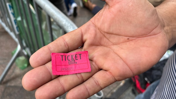 Crisis migratoria de Nueva York alcanza un punto de ruptura Crisis migratoria de Nueva York alcanza un punto de ruptura