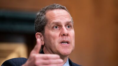 Barr, de la Fed, dice que impacto de la IA en la economía podría ser transformador o limitado Barr, de la Fed, dice que impacto de la IA en la economía podría ser transformador o limitado