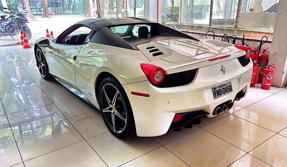 Ferrari 458 Spider vai a leilão por R$ 2,7 milhões Ferrari 458 Spider vai a leilão por R$ 2,7 milhões