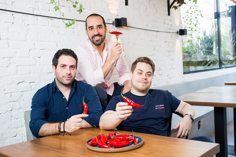 Los fundadores de Cayena se conocieron en la universidad y luego decidieron fundar una empresa juntos. La industria mayorista de alimentos resultó ser donde encontraron su espacio en el mercado. Los fundadores de Cayena se conocieron en la universidad y luego decidieron fundar una empresa juntos. La industria mayorista de alimentos resultó ser donde encontraron su espacio en el mercado.