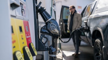 El diésel en EE.UU. cae por debajo de US$5 por galón por primera vez desde marzo El diésel en EE.UU. cae por debajo de US$5 por galón por primera vez desde marzo