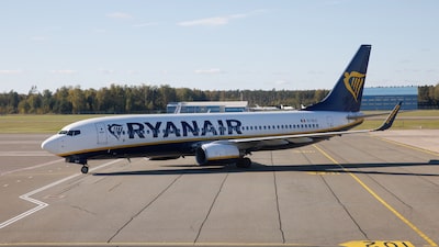 Avión Boeing 737 de Ryanair pierde una ventanilla en pleno vuelo y deja un pasajero herido Avión Boeing 737 de Ryanair pierde una ventanilla en pleno vuelo y deja un pasajero herido