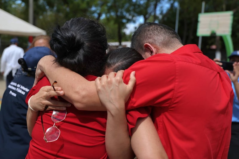 El Gobierno nicaragüense brindó el beneficio legal de "convivencia familiar" a decenas de personas que permanecían en resguardo de las autoridades pertinentes, el 10 de enero de 2026. El Gobierno nicaragüense brindó el beneficio legal de "convivencia familiar" a decenas de personas que permanecían en resguardo de las autoridades pertinentes, el 10 de enero de 2026.