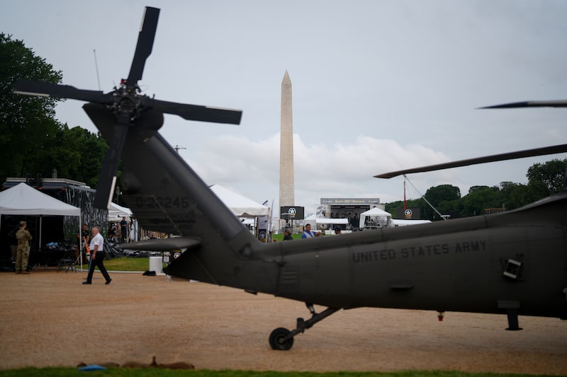 El presidente Trump celebra el cumpleaños del Ejército -y el suyo propio- con un desfile. El presidente Trump celebra el cumpleaños del Ejército -y el suyo propio- con un desfile.