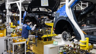 Trabajadores de Hyundai se declaran en huelga y exigen protección frente a la IA y los robots Trabajadores de Hyundai se declaran en huelga y exigen protección frente a la IA y los robots
