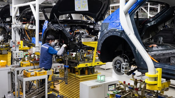 Trabajadores de Hyundai se declaran en huelga y exigen protección frente a la IA y los robots Trabajadores de Hyundai se declaran en huelga y exigen protección frente a la IA y los robots