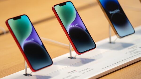 Consumidor se retrae y los envíos de móviles sufren una caída trimestral récord Consumidor se retrae y los envíos de móviles sufren una caída trimestral récord