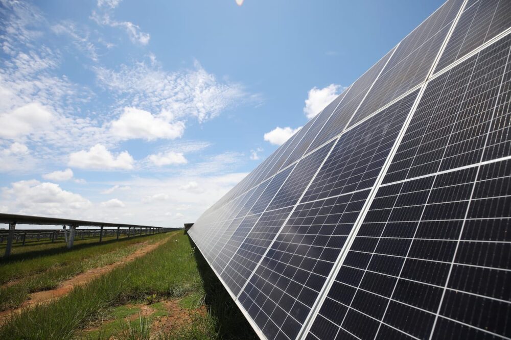 Estos recursos permitirán a la compañía avanzar en la construcción y expansión de 40 minigranjas solares, que serán desarrolladas y operadas por la empresa Unergy, ubicadas en diferentes regiones del país. Estos recursos permitirán a la compañía avanzar en la construcción y expansión de 40 minigranjas solares, que serán desarrolladas y operadas por la empresa Unergy, ubicadas en diferentes regiones del país.