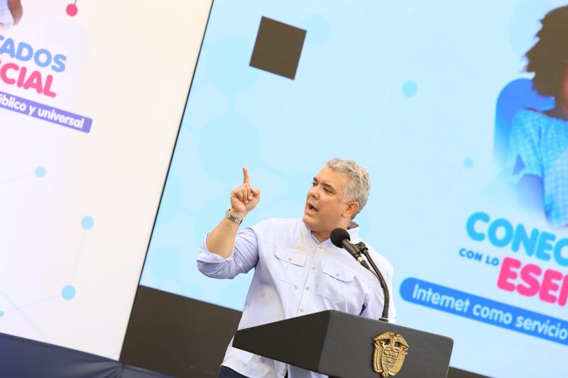 El presidente Iván Duque hizo la promulgación de la ley en compañía de Karen Abudinen, ministra TIC, durante su visita a Arroyohondo en Bolívar, el 30 de julio de 2021. El presidente Iván Duque hizo la promulgación de la ley en compañía de Karen Abudinen, ministra TIC, durante su visita a Arroyohondo en Bolívar, el 30 de julio de 2021.