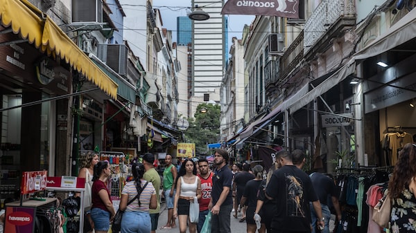 Economistas elevan previsión de tasas en Brasil ante una economía que sigue fuerte Economistas elevan previsión de tasas en Brasil ante una economía que sigue fuerte