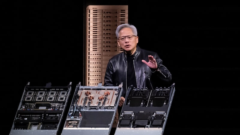 CEO da Nvidia prevê dobrar vendas e chegar a US$ 1 trilhão em 2027 com novos mercados CEO da Nvidia prevê dobrar vendas e chegar a US$ 1 trilhão em 2027 com novos mercados