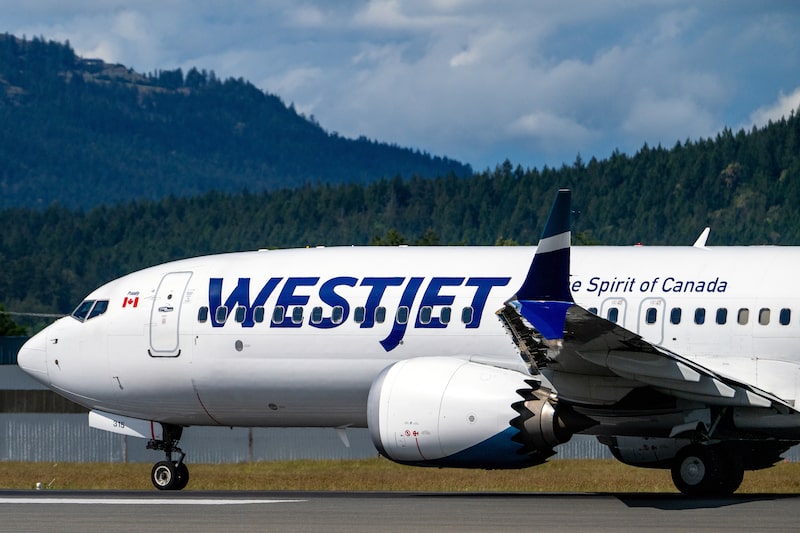 Un avión de WestJet en el Aeropuerto Internacional de Victoria, en Victoria, Columbia Británica, Canadá, el miércoles 7 de mayo de 2025. Un avión de WestJet en el Aeropuerto Internacional de Victoria, en Victoria, Columbia Británica, Canadá, el miércoles 7 de mayo de 2025.