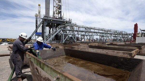 Como o setor de energia se tornou chave ao plano cambial de Milei na Argentina Como o setor de energia se tornou chave ao plano cambial de Milei na Argentina