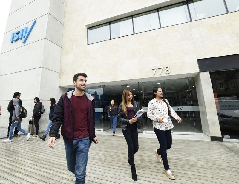 Grandes empresas buscam jovens recém-formados para programas de estágio e trainees no fim do ano Grandes empresas buscam jovens recém-formados para programas de estágio e trainees no fim do ano