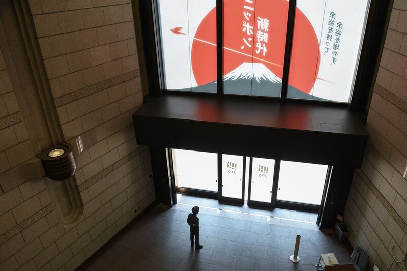 La escalada del yen hunde las bolsas japonesas y sacude al mercado mundial La escalada del yen hunde las bolsas japonesas y sacude al mercado mundial