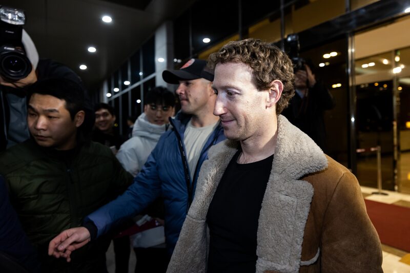 Es la primera vez que Zuckerberg ingresa a los tres primeros lugares en el ranking de Bloomberg de las personas más ricas desde el 16 de noviembre de 2020. Es la primera vez que Zuckerberg ingresa a los tres primeros lugares en el ranking de Bloomberg de las personas más ricas desde el 16 de noviembre de 2020.