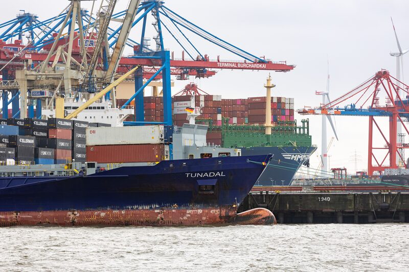 Shipping Costs Soar as War and Climate Risks Choke Key Waterways Shipping Costs Soar as War and Climate Risks Choke Key Waterways