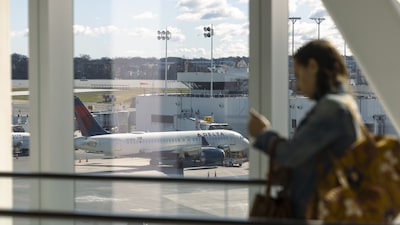 Delta apuesta por viajes de lujo para millennials mientras enfrenta costos altos Delta apuesta por viajes de lujo para millennials mientras enfrenta costos altos