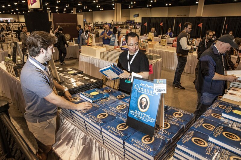 Berkshire Hathaway realiza encontro anual em Omaha Berkshire Hathaway realiza encontro anual em Omaha