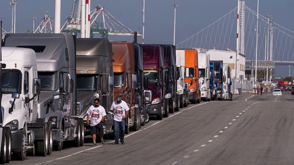 De trens a aviões: greves em diferentes setores ameaçam economia global De trens a aviões: greves em diferentes setores ameaçam economia global