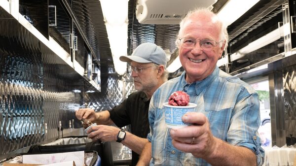 Cofundador da Ben & Jerry’s deixa a empresa após acusar Unilever de ‘sufocar’ a marca Cofundador da Ben & Jerry’s deixa a empresa após acusar Unilever de ‘sufocar’ a marca