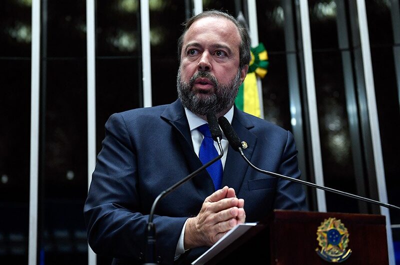 Alexandre Silveira, senador do PSD de Minas Gerais, vai assumir Ministério de Minas e Energia; ele defende ampliação de pagamento de benefícios sociais Alexandre Silveira, senador do PSD de Minas Gerais, vai assumir Ministério de Minas e Energia; ele defende ampliação de pagamento de benefícios sociais